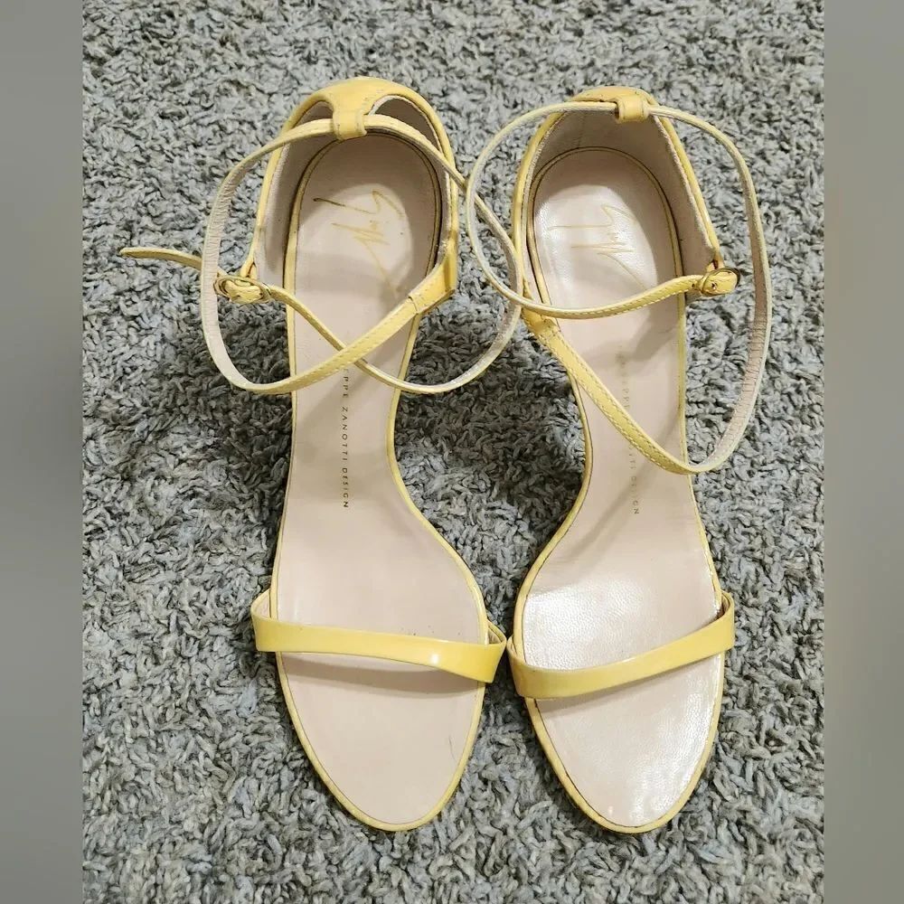 Giuseppe Zanotti Vernice Sandals Size 38